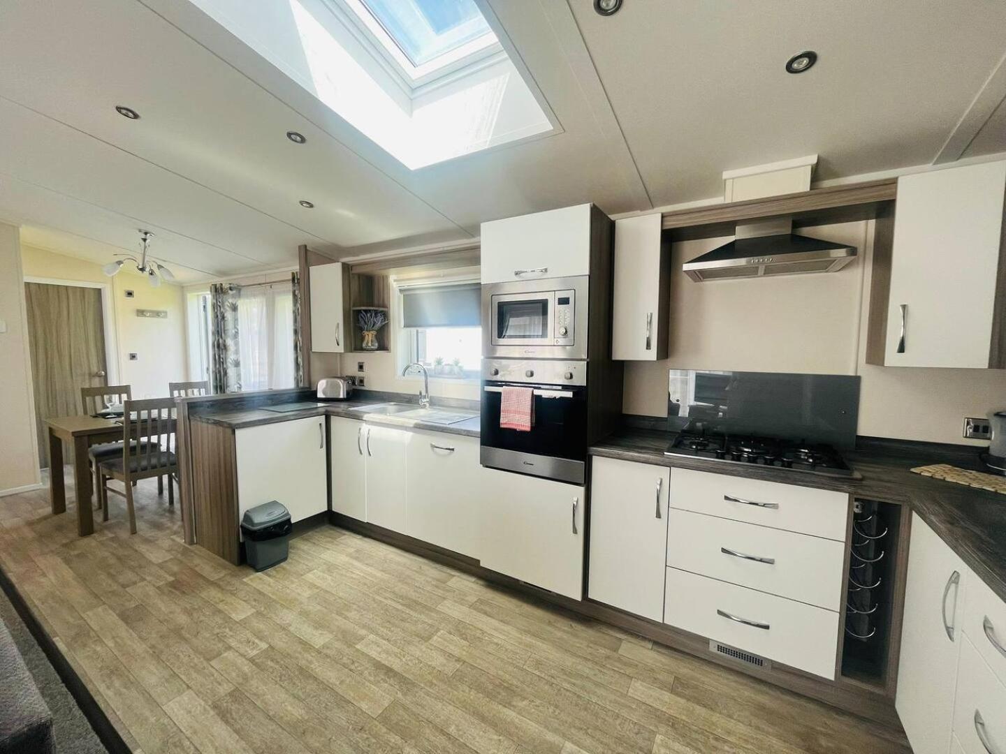 Waterside Retreat With Hot Tub Villa Pocklington Exterior photo